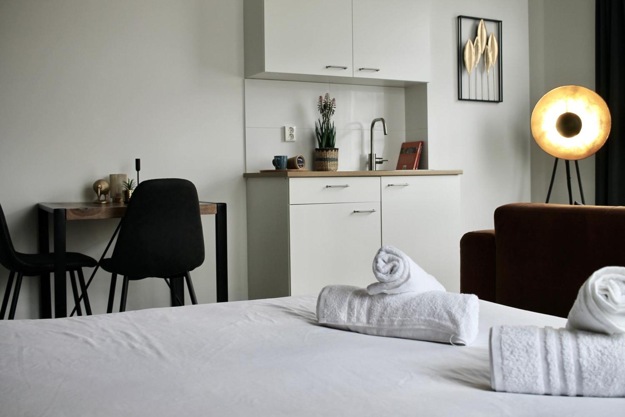 B&K Urban City Suites Tilburgo Exterior foto